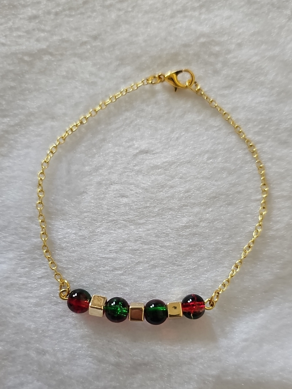 Gold Chain Bracelet with Red and Green Glass Crackle Beads